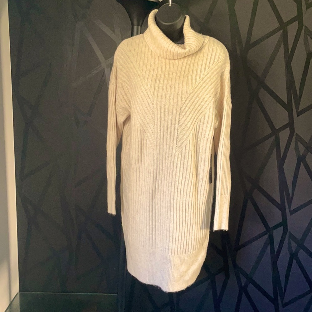TAHARI Cream Sweater Dress - size Medium
